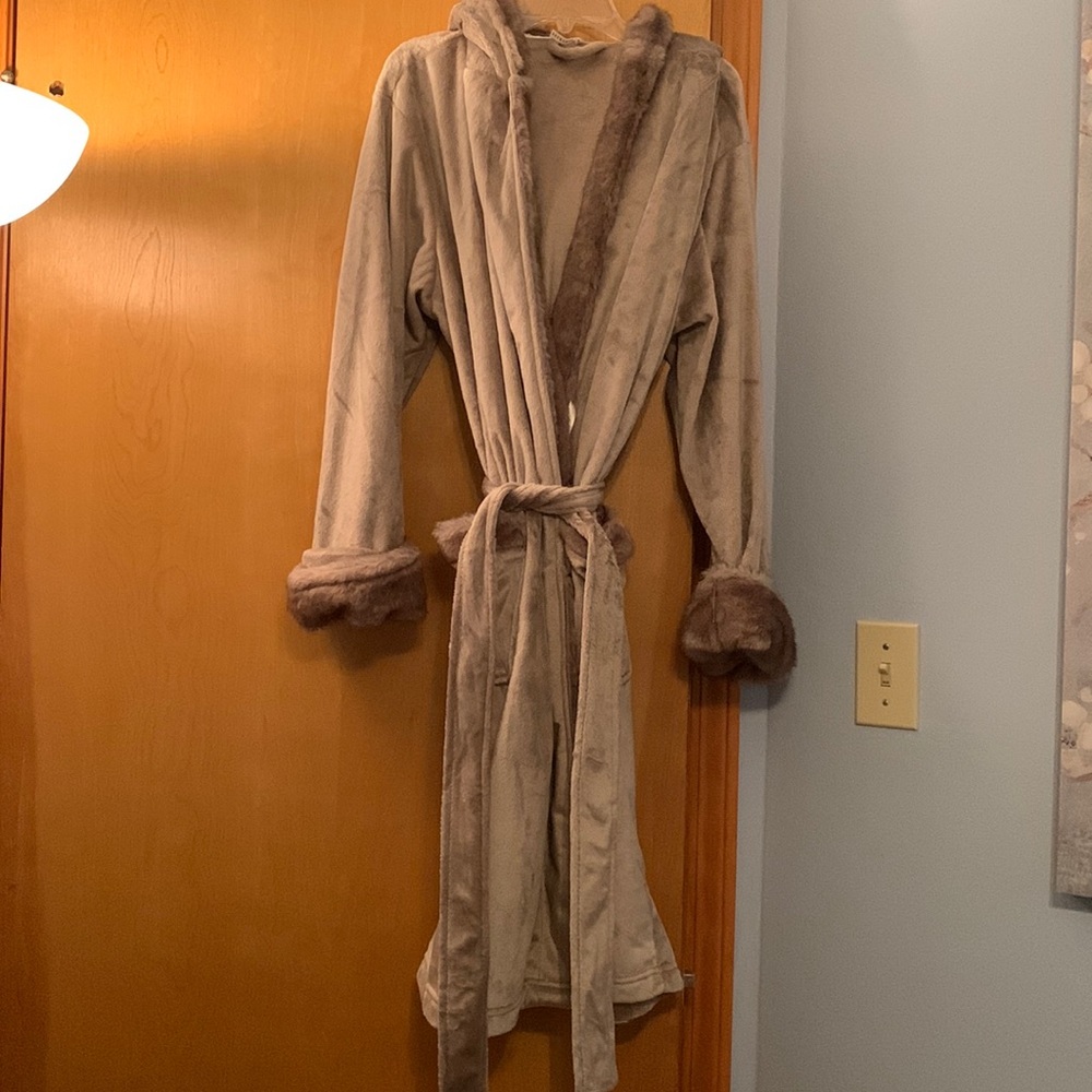 Women’s Pottery Barn Faux Fur Robe One Size